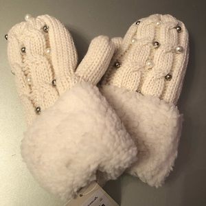 Girls pearl mittens